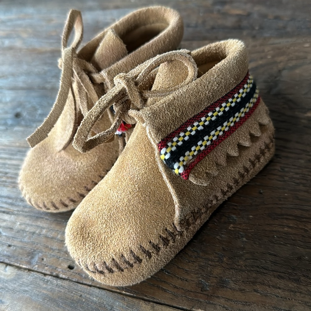Baby Minnatonka Braid bootie suede moccasins‎ EUC size 3